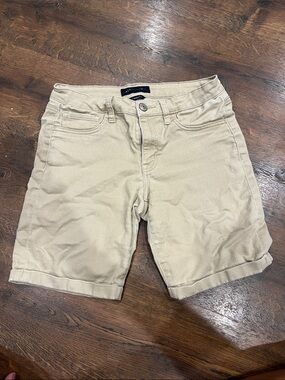 Aeropostale 9” Bermuda Khaki Shorts - Size 6